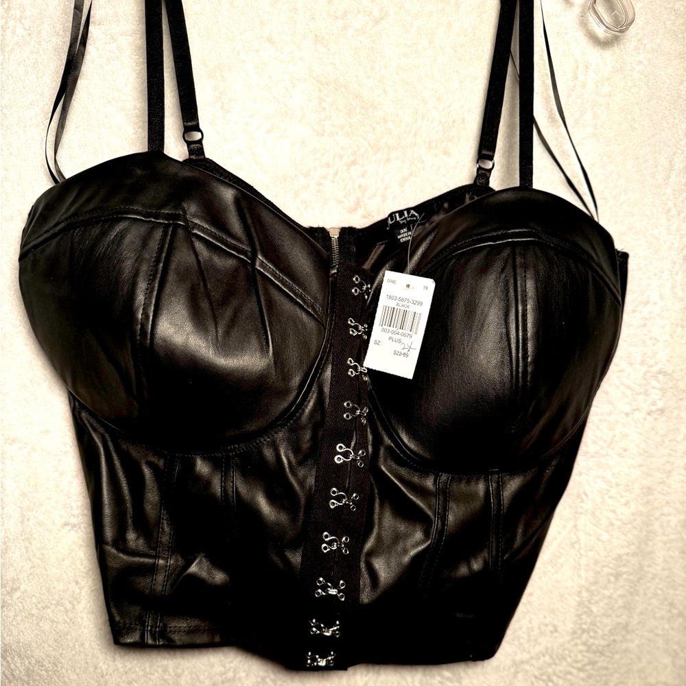 💃🏽Faux Leather Halter